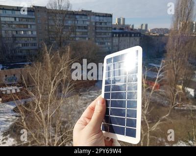 Batteria solare per ricaricare smartphone e power Bank Foto Stock