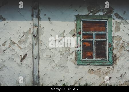 Primo piano su edificio abbandonato con pareti in gesso flaky concetto foto Foto Stock