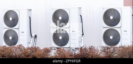 pompe di calore per il riscaldamento e il riscaldamento dell'acqua negli edifici Foto Stock