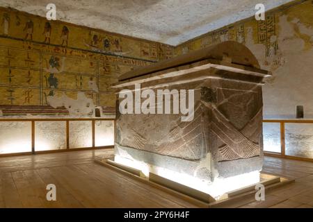 Sarcofago nella tomba di Ay nella valle occidentale dei re, Luxor, Egitto Foto Stock