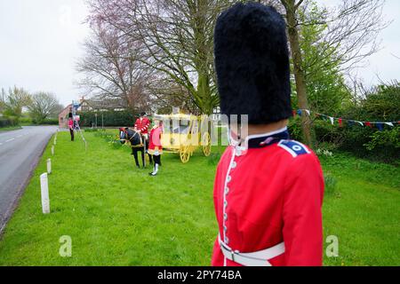 Un'esposizione stradale in anticipo dell'imminente incoronazione del re Carlo III è stata vista a Cheshire, Regno Unito, 28th aprile 2023. Credit: Jon Super/Alamy Live News. Foto Stock