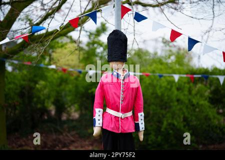 Un'esposizione stradale in anticipo dell'imminente incoronazione del re Carlo III è stata vista a Cheshire, Regno Unito, 28th aprile 2023. Credit: Jon Super/Alamy Live News. Foto Stock