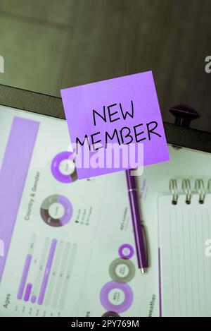 Didascalia concettuale nuovo membro. Concetto di business reclutamento dipendente in azienda o squadra nascita di un bambino fresco Foto Stock