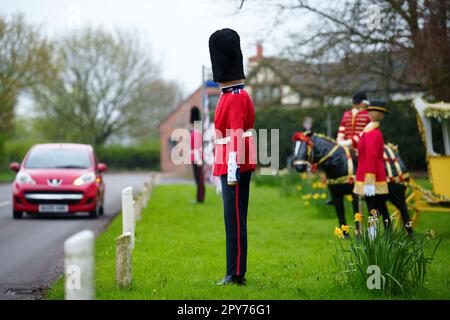 Un'esposizione stradale in anticipo dell'imminente incoronazione del re Carlo III è stata vista a Cheshire, Regno Unito, 28th aprile 2023. Credit: Jon Super/Alamy Live News. Foto Stock