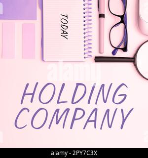 Mostra il cartello Holding Company. Parola per la proprietà delle azioni e altre attività finanziarie in possesso di qualcuno Foto Stock