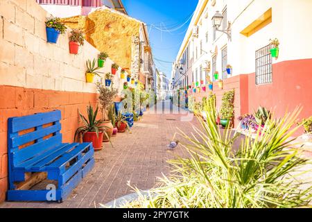 Strada idilliaca e colorata nel centro storico di Malaga Foto Stock