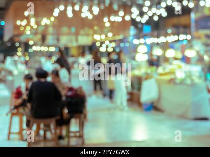 Astratto di persone sfocate in un'area ristoro. Foto Stock