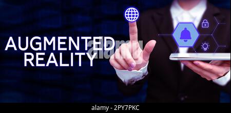 Visualizzazione concettuale realtà aumentata. Tecnologia per vetrina aziendale che impone l'immagine del computer al mondo reale Foto Stock