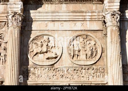 Italia, Roma, arco di Costantino, bassorilievo Foto Stock