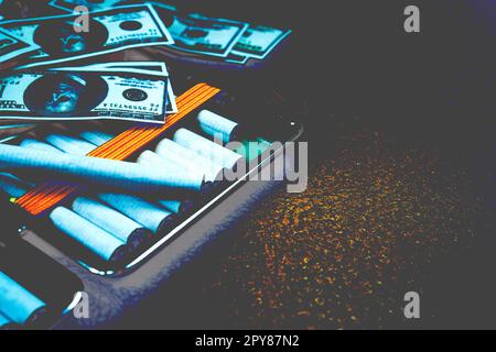 black Shadow e dollas americana artificiale con tabacchi in confezioni per sfondo e ispirazione Foto Stock