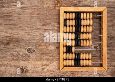 Abaco vintage su sfondo in legno con spazio copia Foto Stock