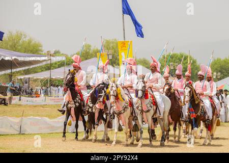 Pakistan, cavallo asiatico cavaliere sul tradizionale Islamabad Championship tent pegging festival in Islamabad tent pegging . 30-Aprile-2023 Foto Stock