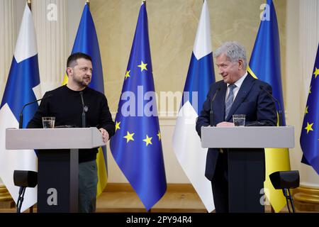 Helsingfors, Finlandia. 03rd maggio, 2023. HELSINKI 20230503Ukrainian il presidente Volodymyr Zelenskyj e il presidente finlandese Sauli Niinistö durante una conferenza stampa nel palazzo presidenziale di Helsinki. Foto: Christine Olsson/TT/code 10430 Credit: TT News Agency/Alamy Live News Foto Stock