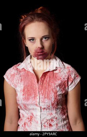 Femmina zombie con spruzzi di sangue Foto Stock