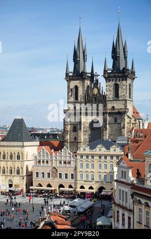 Vista verso la Chiesa di Nostra Signora di Tyn a Praga Foto Stock