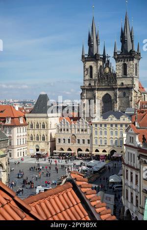 Vista verso la Chiesa di Nostra Signora di Tyn a Praga Foto Stock