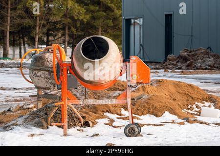 Betoniere industriali in cantiere Foto Stock