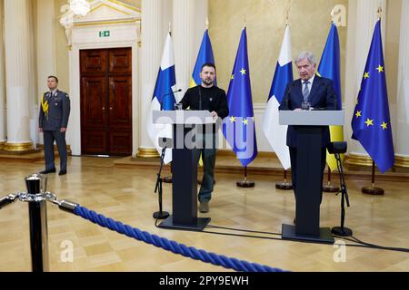 Helsingfors, Finlandia. 03rd maggio, 2023. HELSINKI 20230503Ukrainian il presidente Volodymyr Zelenskyj e il presidente finlandese Sauli Niinistö durante una conferenza stampa nel palazzo presidenziale di Helsinki. Foto: Christine Olsson/TT/code 10430 Credit: TT News Agency/Alamy Live News Foto Stock