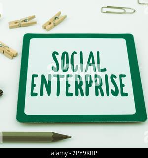 Cartello che mostra Social Enterprise. Panoramica aziendale Business che fa soldi in modo socialmente responsabile Foto Stock