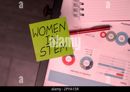 Didascalia di testo che presenta le donne nello stelo. Business Concept Science Technology Engineering Matematica Scientist Research Foto Stock