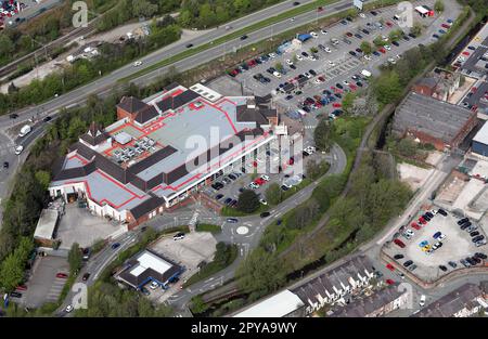 Veduta aerea del supermercato Tesco a Macclesfield, Cheshire Foto Stock