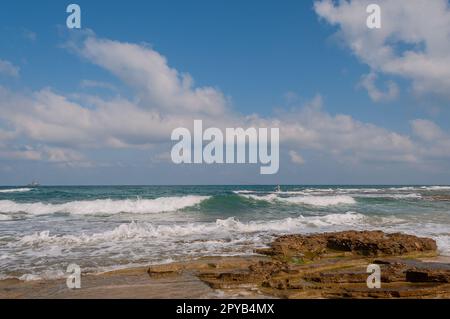 Pesca in mare con il bel tempo Foto Stock