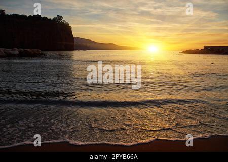 Vista sulla Costiera Amalfitana e sul paese di Meta. Stazione balneare. Foto Stock