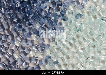 resine polimeriche trasparenti trasparenti di colore azzurro e trasparenti in laboratorio Foto Stock