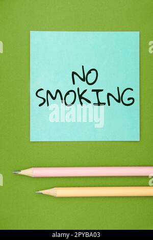 Cartello con su scritto No Smoking. In questo luogo è proibito usare il tabacco Foto Stock