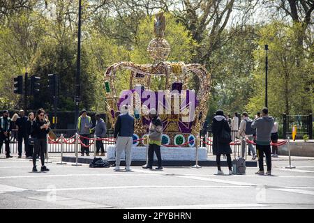 Londra, Regno Unito. 03rd maggio, 2023. Crown at Marble Arch attira i turisti prima del giorno dell'incoronazione. Credit: Sinai Noor/Alamy Live News Foto Stock