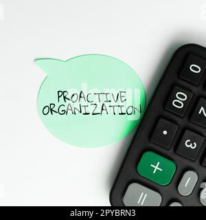 Scrittura a mano segno Proactive Organization. Azione fotografica concettuale e comportamento orientato ai risultati di un'azienda Foto Stock