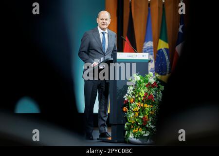 Berlino, Germania. 03rd maggio, 2023. OLAF Scholz (DOCUP), Cancelliere federale, ha fotografato nel quadro del dialogo sul clima di Petersberg presso l'Ufficio federale degli affari esteri di Berlino, 3 maggio 2023. Credit: dpa/Alamy Live News Foto Stock