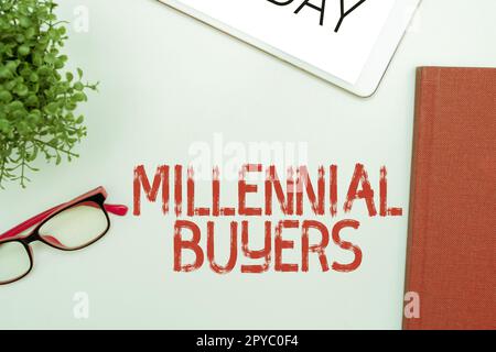 Cartello di testo che mostra gli acquirenti Millennial. Business Concept tipo di consumatori interessati a prodotti di tendenza Foto Stock