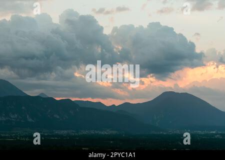 Vista dal lago di Bled nelle alpi slovene Foto Stock