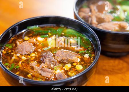 Tagliatelle tradizionali di manzo brasate taiwanesi Foto Stock