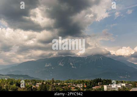 Vista dal lago di Bled nelle alpi slovene Foto Stock