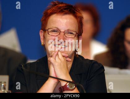 FOTO DI ARCHIVIO: Elke FERNER compie 65 anni il 5 maggio 2023, Elke FERNER, Germania, SPD, vice Presidente SPD, ritratto, ritratto, politica, conferenza straordinaria del partito federale SPD a Berlino, 14 maggio 2006. ?SVEN SIMON, Princess-Luise-Str.41#45479 Muelheim/Ruhr#tel.0208/9413250#fax 0208/9413260#conto 1428150 Commerzbank Essen BLZ 36040039 #www.SvenSimon.net#e-mail:SvenSimon@t -online.de. Foto Stock