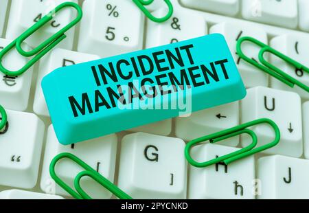 Scrittura con testo Incident Management. Processo fotografico concettuale per riportare il Servizio ai normali pericoli corretti Foto Stock