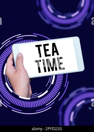 Scrittura con visualizzazione del testo Tea Time. Parola per il tempo nel pomeriggio in cui alcune persone mangiano un piccolo pasto Foto Stock