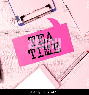 Scrittura con visualizzazione del testo Tea Time. Parola per il tempo nel pomeriggio in cui alcune persone mangiano un piccolo pasto Foto Stock
