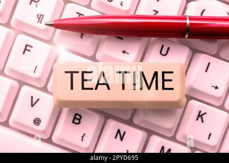 Visualizzazione concettuale tempo tè. Business Concept il momento del pomeriggio in cui alcune persone mangiano un piccolo pasto Foto Stock