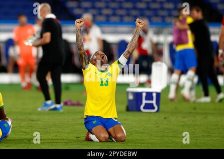 FOTO DI ARCHIVIO: Dani ALVES compie 40 anni il 6 maggio 2023, Dani ALVES (BRA), giubilo, allegra, Gioia, grazie, giubilo finale, Sieger, vincitore, Olympian, 1st° posto, Medaglia d'oro, Medaglia d'oro, campione olimpico, Medaglia d'oro Brasile - Spagna BRA - ESP 2: 1 dopo estensione AET, calcio, finale maschile, Calcio Men Medaglia d'oro al International Stadium Yokohama 07.08.2021 Olimpiadi estive 2020, dal 23,07. 08.08.2021 a Tokyo/Giappone. ? Foto Stock