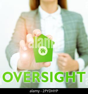 Segno di scrittura a mano Oversight. Word scritto su Watch organizza lavoro per assicurarsi che sia fatto correttamente Foto Stock