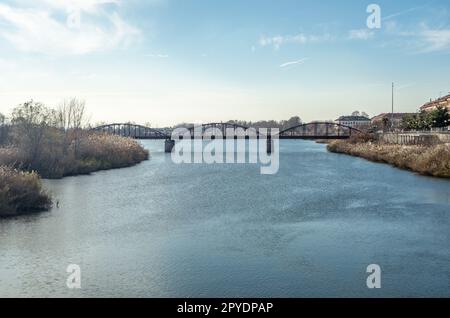 Veduta del fiume Tago a Talavera de la Reina, Spagna Foto Stock