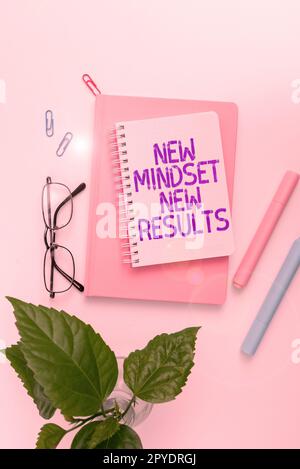 Didascalia concettuale nuovo mindset nuovi risultati. Parola scritta su Open to Opportunities Nessun limite pensa più grande Foto Stock