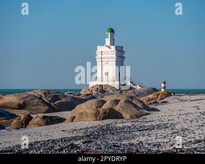 Il faro di Shelley Point su una spiaggia rocciosa in una giornata di sole in Sud Africa Foto Stock