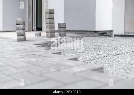 blocchi di cemento per la costruzione di marciapiedi e strade Foto Stock