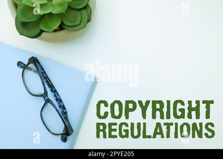 Scrittura di testo visualizzato norme sul copyright. Business approccio corpus di legge che governa le opere originali di authorship Foto Stock