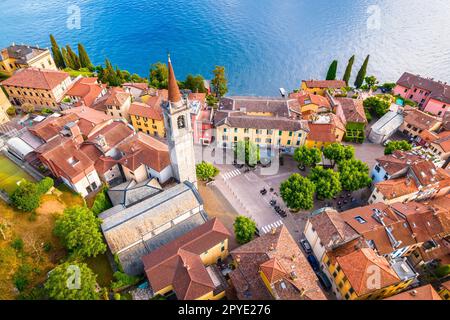 Lago di Como e vista aerea della città di Varenna Foto Stock