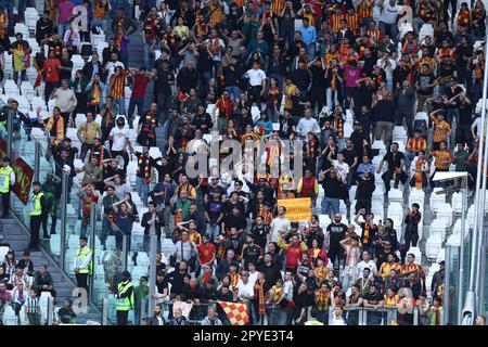 Torino, Italia. 03rd maggio, 2023. I sostenitori di noi Lecce sono visti durante la Serie A match beetween Juventus FC e noi Lecce allo Stadio Allianz il 3 maggio 2023 a Torino. Credit: Marco Canoniero/Alamy Live News Foto Stock